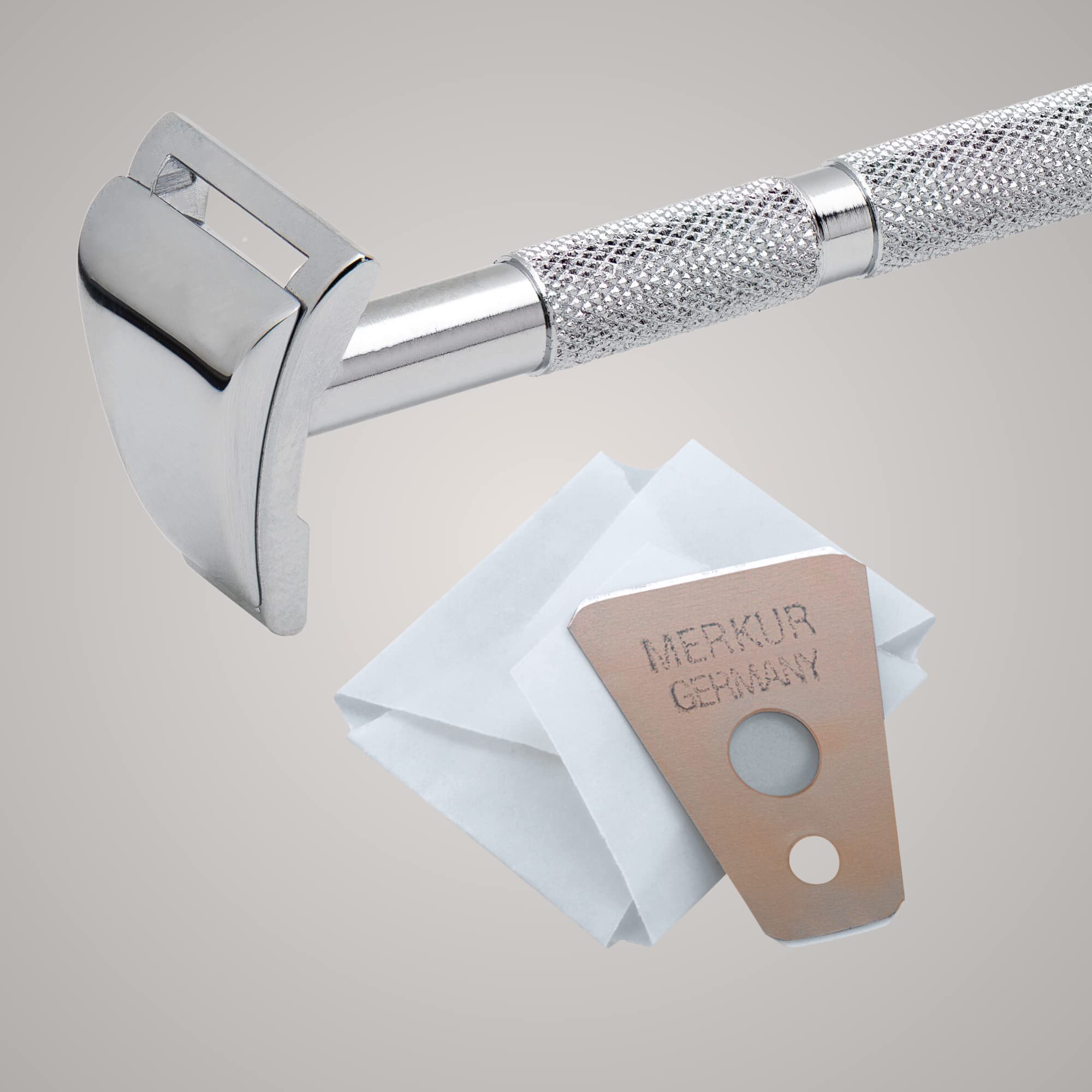 MERKUR Rasierklinge für Konturenrasierer Silber 908 | 100 Stück | Trapezklinge mit Karbonstahl C95 | Ideal für Nassrasur | Stahl C95 | Made in Germany