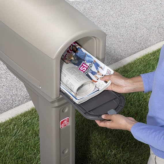 Step2 MailMaster Express Mailbox & Post ، مقاوم للطقس ، علب بريد خارجية كبيرة ، مصنوعة من البلاستيك المتين ، سهلة التركيب ، متضمن العلم ، Mocha