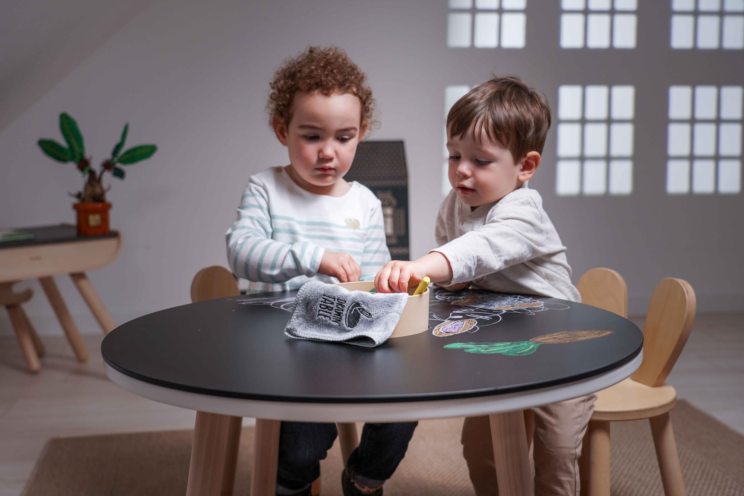 Imagin’Table – Table créative pour Enfants – Design évolutif – Table Seule avec Feuilles de coloriage – by Drawin’Kids®