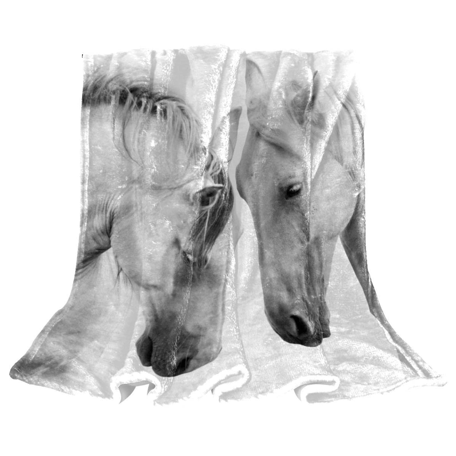 Couverture polaire légère cheval blanc pour des soirées cocooning douillettes au salon