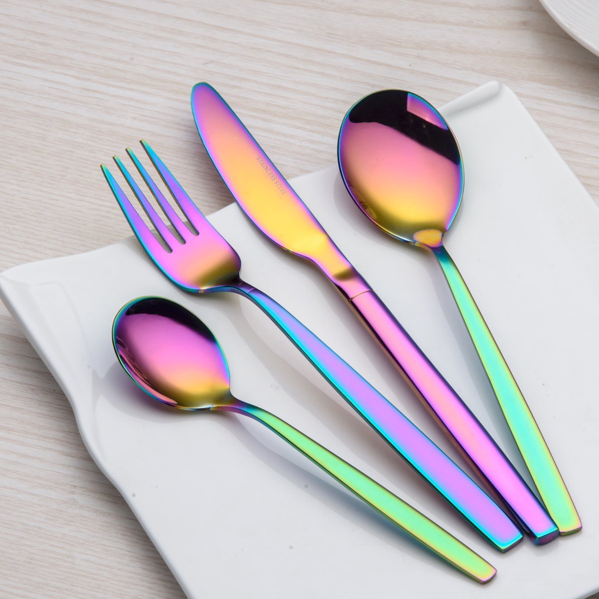 Berglander 24 Stück Titanium Regenbogen Farbe Plated Besteck, 24 Stück bunte Besteck Set, Multi Farbe Besteck Set Besteck, Service für 6 (glänzend Rainbow) Küche, Haushalt & Wohnen