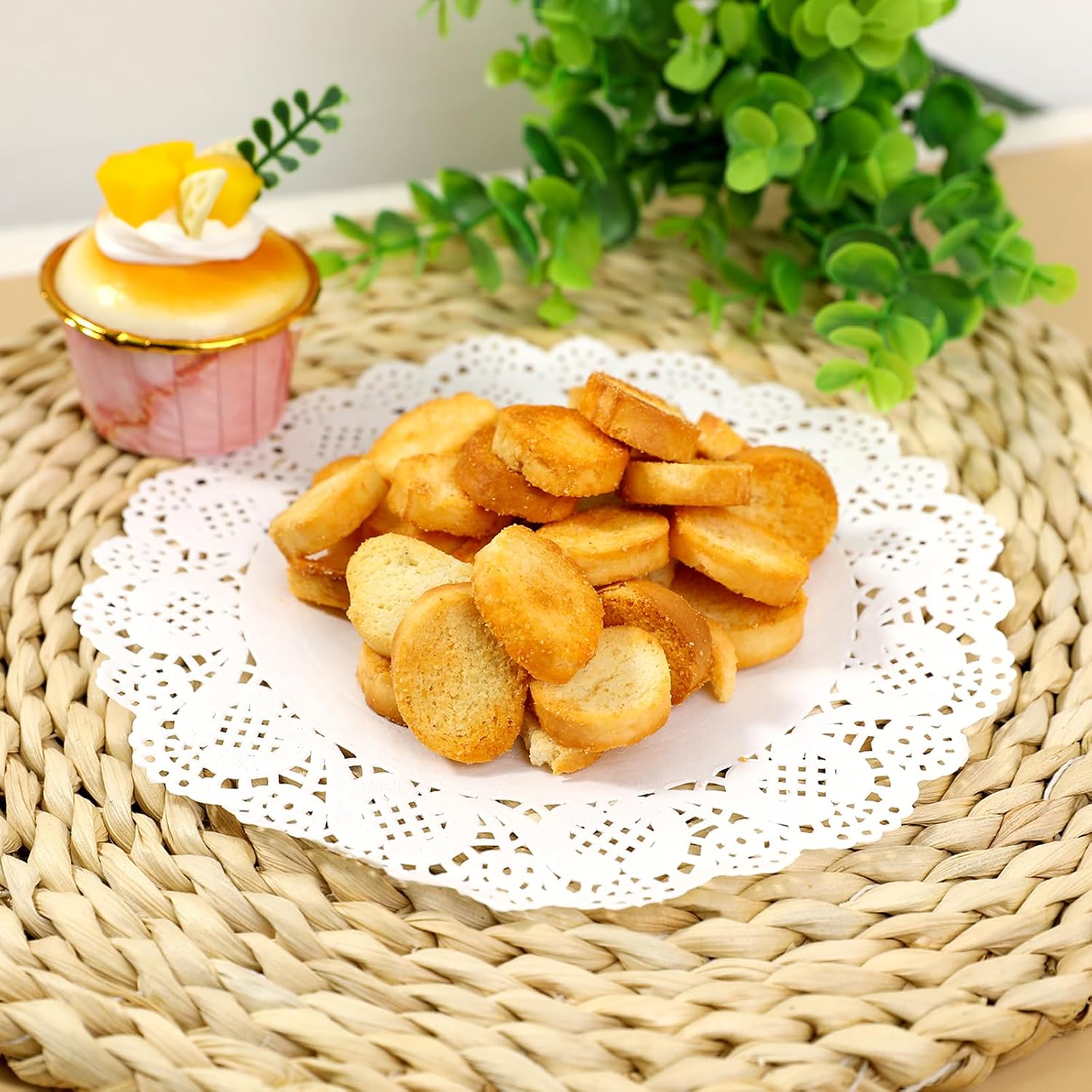 9 Inch Round Paper Doilies, 150PCS White Lace Doilies Paper Disposable Round Paper Doilies for Buffet Cake Fried Food Party Wedding Christmas Tableware Decoration