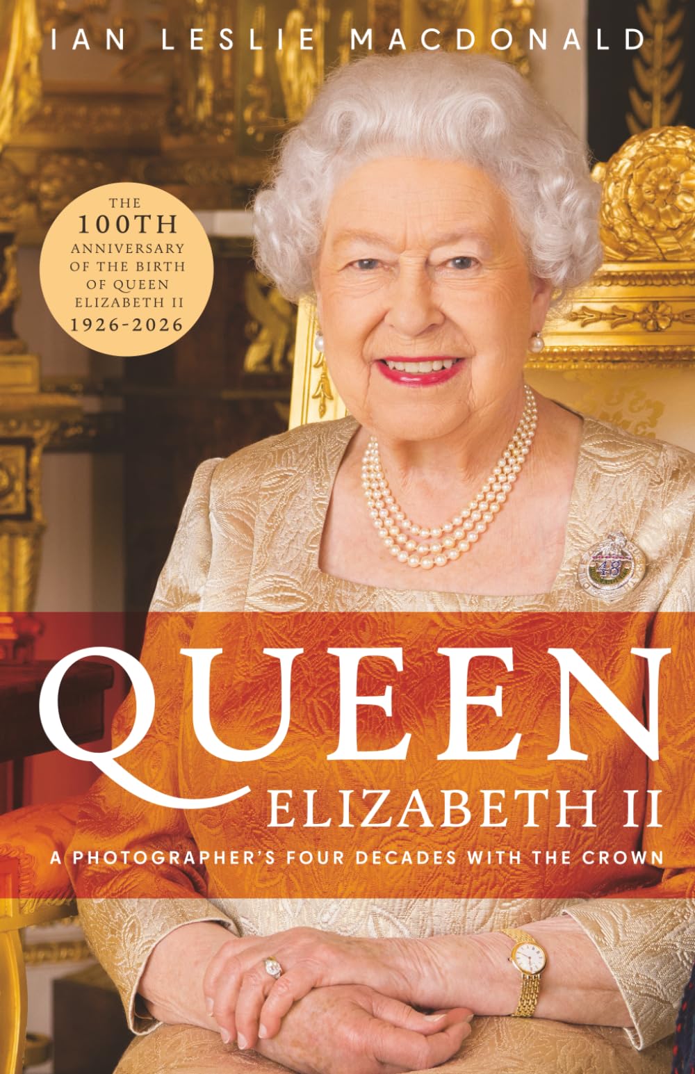 QUEEN ELIZABETH II A PHOTOGRAPHER'S FOUR DECADES WITH THE CROWN