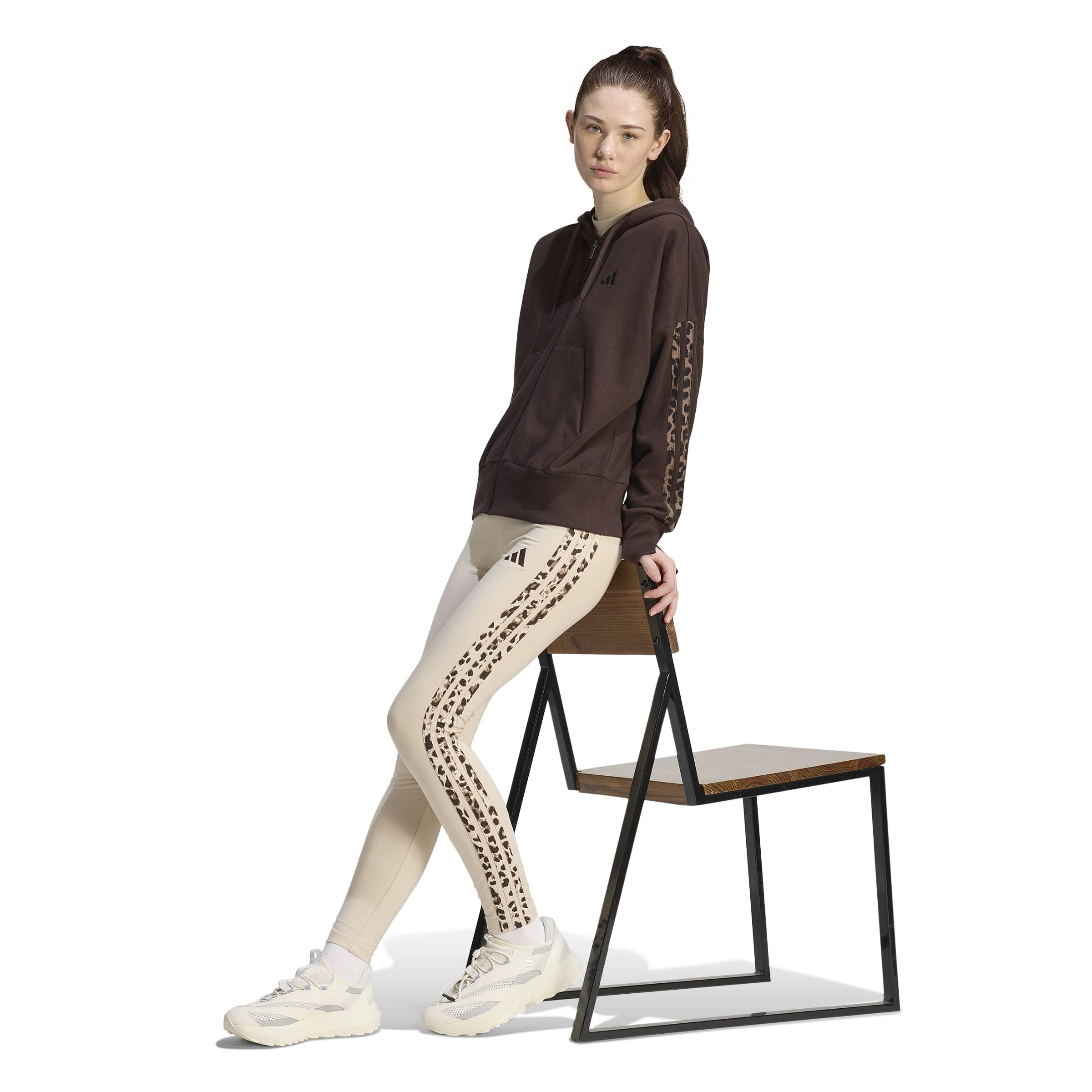 adidas Women Giacca da Allenamento con Cappuccio e Zip Integrale Seasonal Essentials Animal Print 3-Stripes