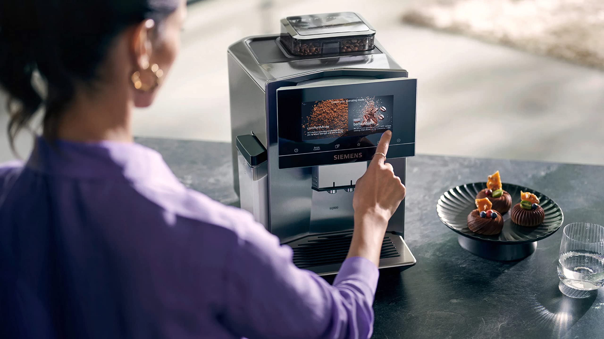 Siemens EQ900 TQ905R03 Machine à café entièrement automatique avec moulin BaristaMode, eGrinder, système BeanIdent, écran iSelect 6,8", application Home Connect, acier inoxydable