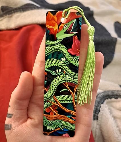 Review Image by Scarlett Nightshade