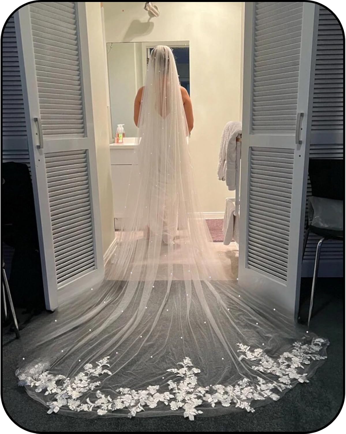 Long Bridal Veils Lace Flower Pearl Wedding Veil,1 Tier Cathedral Length Veil With Metal Comb