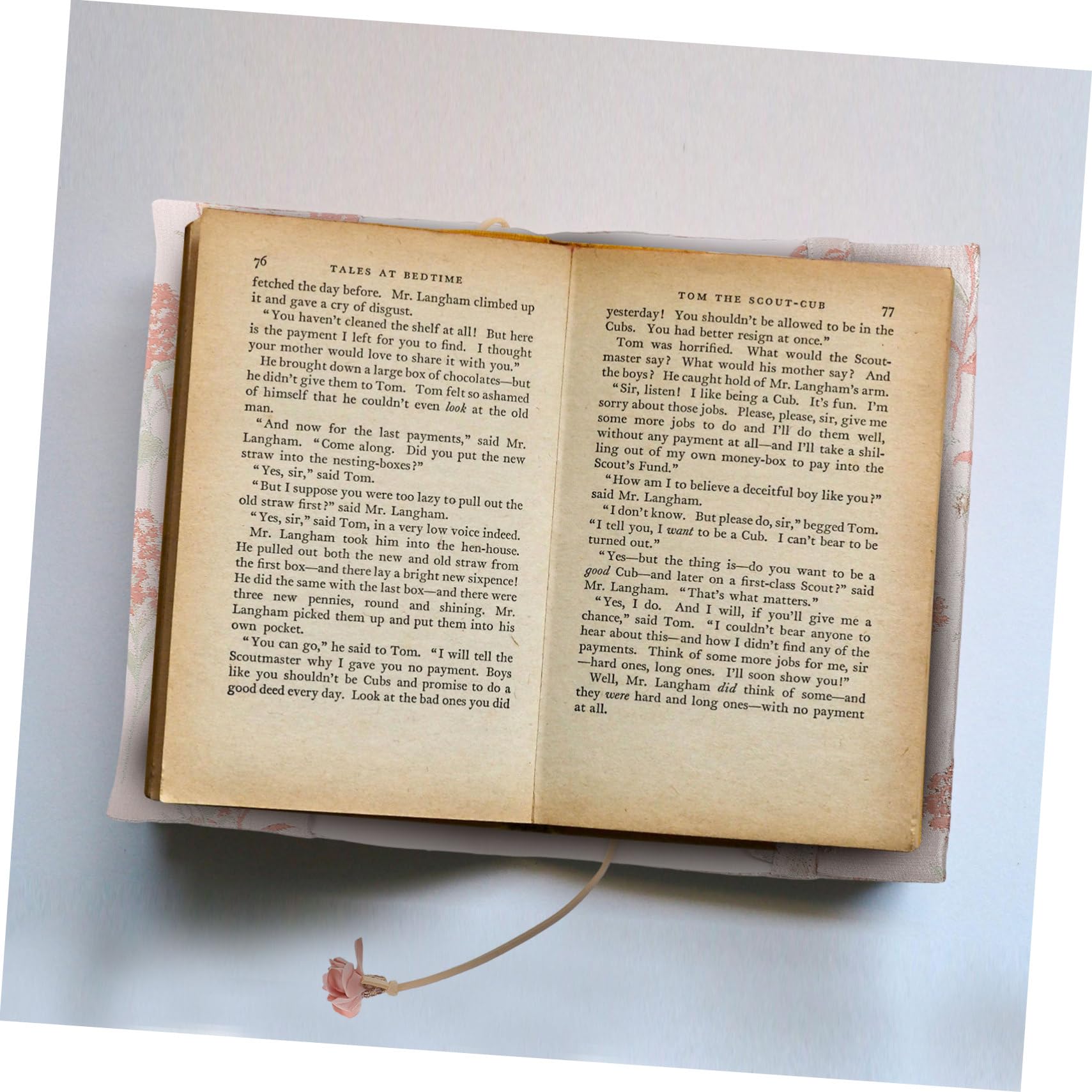 Funda De Tela Decorativa Ajustable Para Libros Protector Práctico Y Hecho a Mano Ideal Para Libros De Tapa Dura Y Escolares Diseño Elegante De Diente De León En Rosa