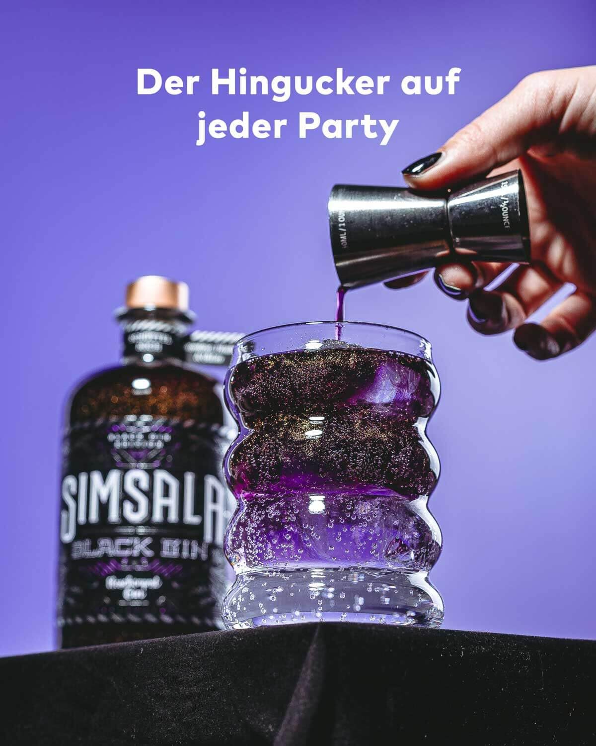 SIMSALA BLACK GIN by Flaschenpost Gin - Black Glitzer Edition mit Brombeere & Litschi - Glitter Drink mit Farbeffekt - Special Edition - Handmade in Deutschland (0,5l) - Geschenkidee zu Muttertag