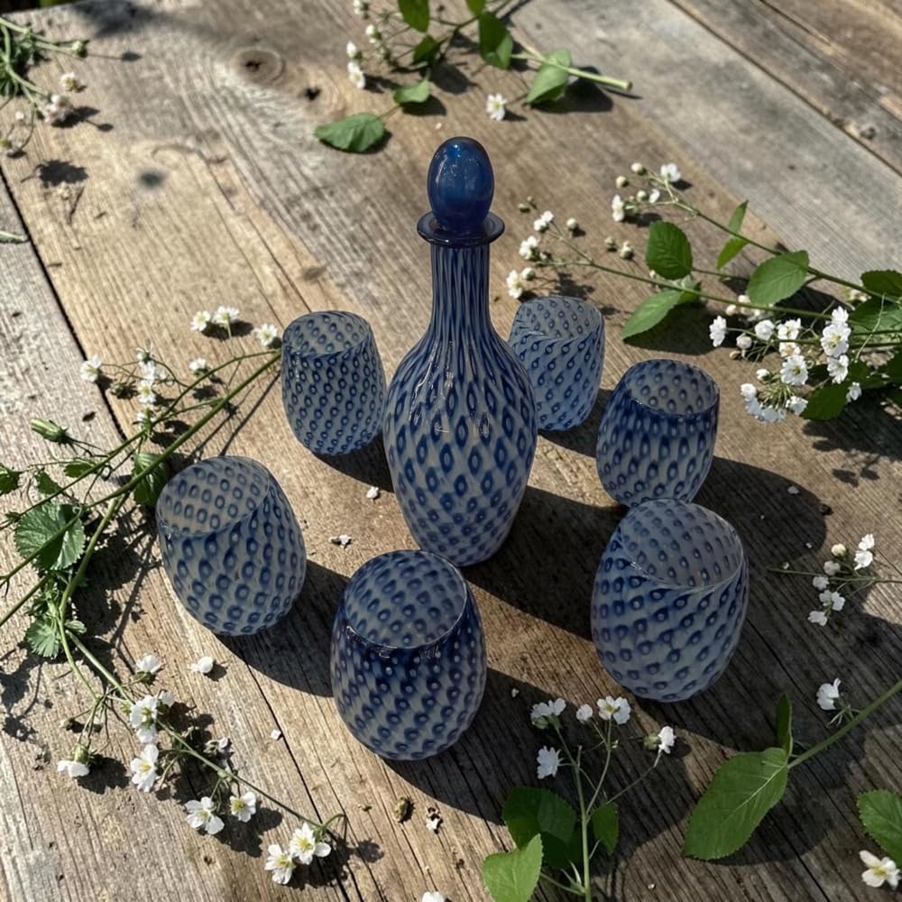 VETRERIA COLLEONI Original Murano Glass: Set Caraffa 800ml e Bicchieri Acqua 270ml, Vetro Soffiato a Mano, Tecnica Baloton Blu e Bianco, Design Unico Luxury