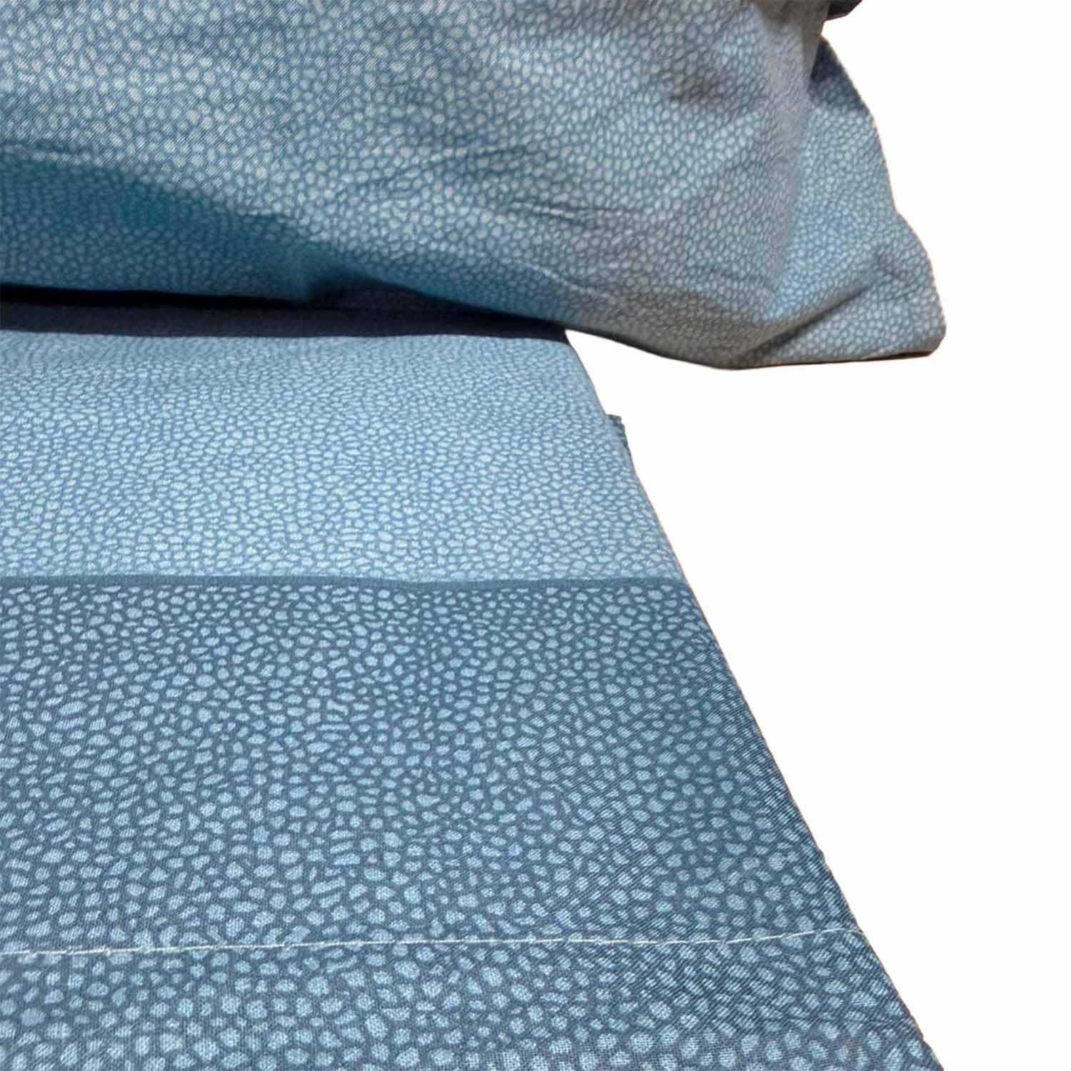 Completo Lenzuola Cotone 100% Naturale, Freschezza, Morbidezza e Fantasie Eleganti, Tessuto Traspirante e Delicato (Micro Chic Blu, Matrimoniale)