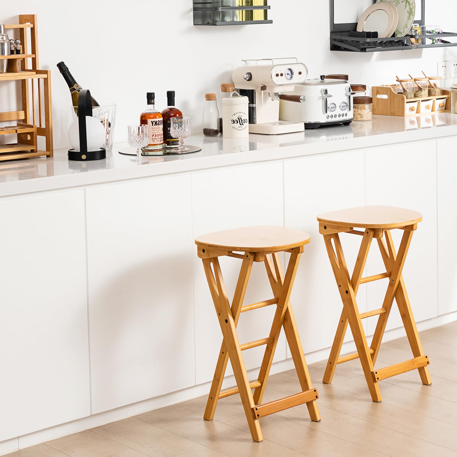 HOMASIS Juego de Taburetes de Bar Plegables, Taburetes de Cocina de Bambú, Taburete Alto con 3 Reposapiés, Silla de Comedor Portátil para Salón, Sin Instalación, Capacidad de Carga 150 kg (36x33x64cm)