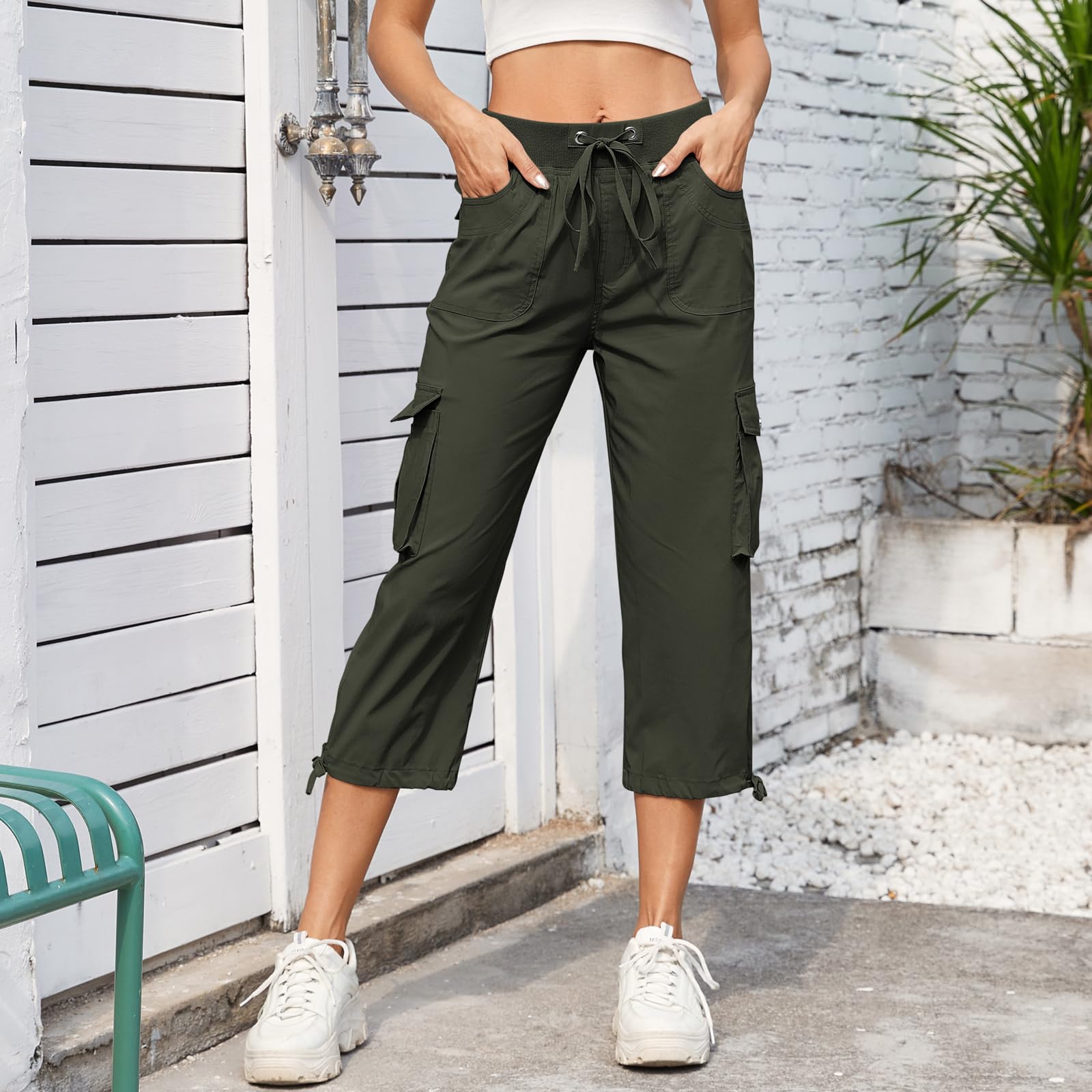 Hormtaer Pantalones cortos para mujer, estilo capri, estilo cargo, para verano, pantalones deportivos de 3/4 de longitud, pantalones de senderismo casuales con 6 bolsillos