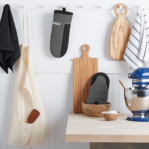 Vista 21 de KitchenAid Beacon - Juego de guantes de horno antideslizantes de dos tonos, batido/beige, 5.75 x 13 pulgadas, 2 piezas