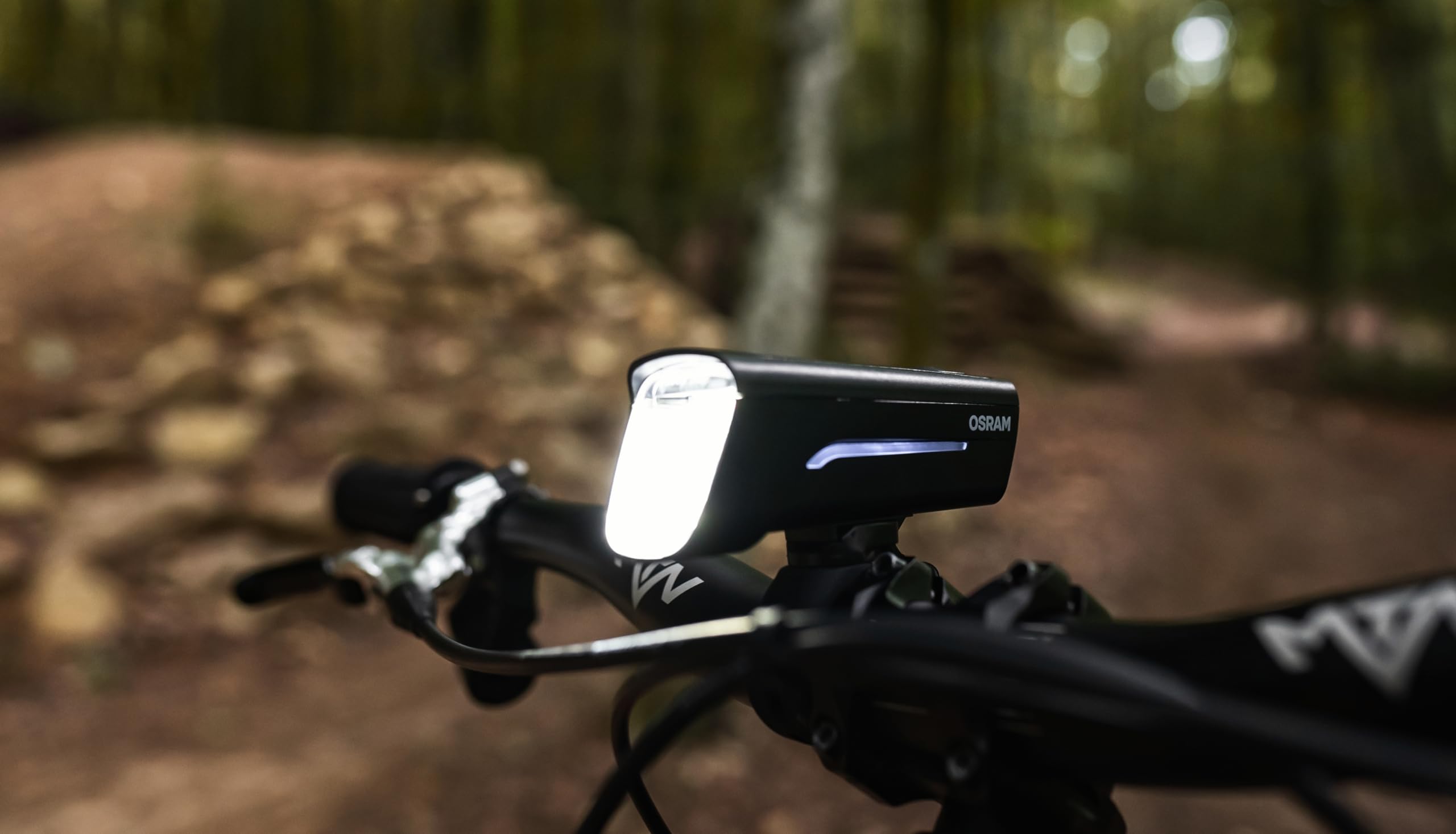 OSRAM LEDsBIKE Race 100 Set, wiederaufladbares Fahrradlichtset, StVZO-zugelassenes Front- und Rück-LED-Lichtset mit Bremslicht, Mehrere Beleuchtungsmodi, DREI Helligkeitsstufen, 100 Lux