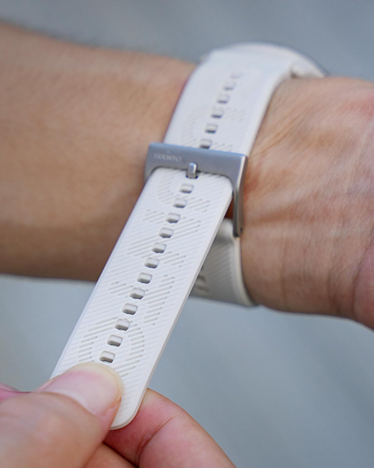 SUUNTO 22mm Athletic 6 Silicone Strap, S+M, Compatible with Ocean, Vertical 1/2, Race 1/2, Race S, 9 Peak Pro, Run, 9 Peak, and 5 Peak