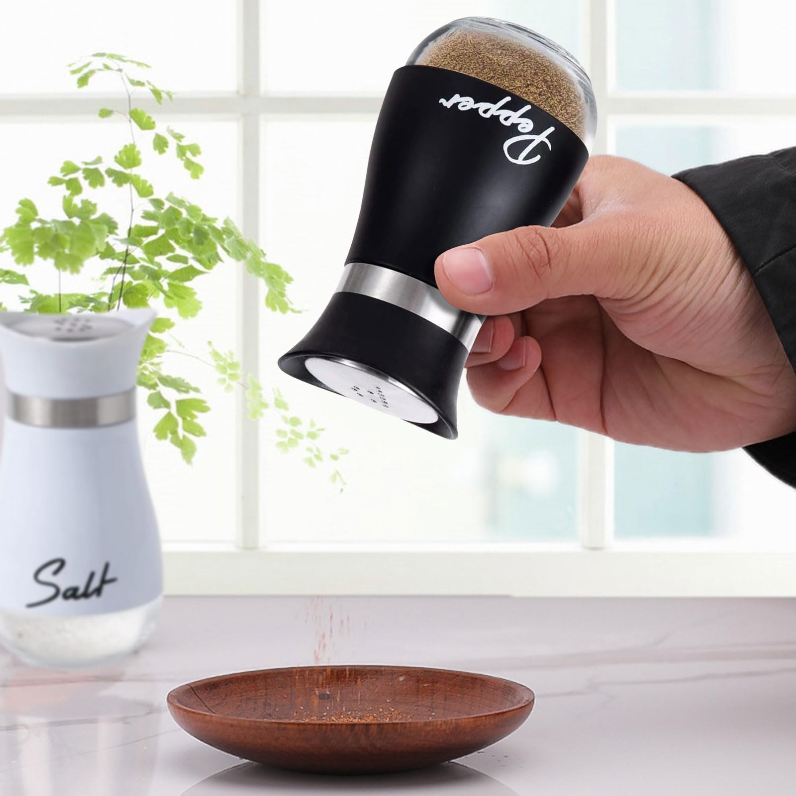 SHENGYIG Zout- en peperstrooierset van glas en roestvrij staal, 120 ml, zwart-wit design met houder, kruidenstrooier voor keuken, camping, restaurant, praktische kruidenset voor thuis en buiten