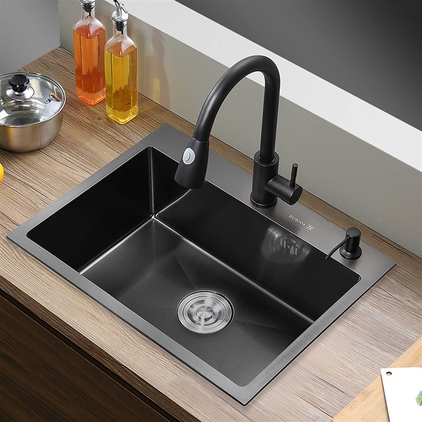 Évier en acier inoxydable 304 idéal pour une cuisine familiale propre et sans mauvaises odeurs