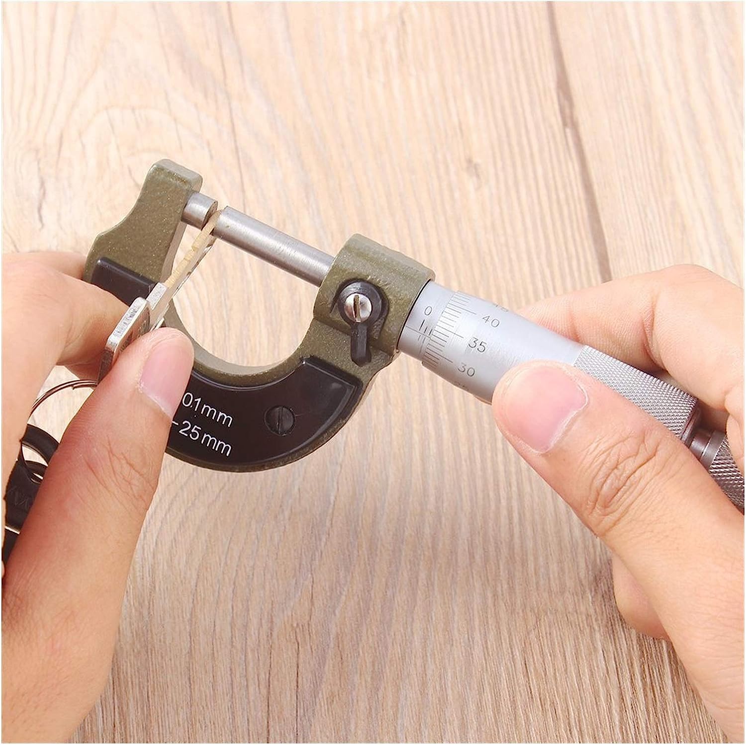 BUNGAA Micrómetro,Micrómetro de Exteriores,Medidor de ESP Micrómetro métrico Exterior de Calibre de 0-25mm y 0,01mm, Herramienta con Metal for Calibre mecánico, Oferta en Stock, micrómetro Digital