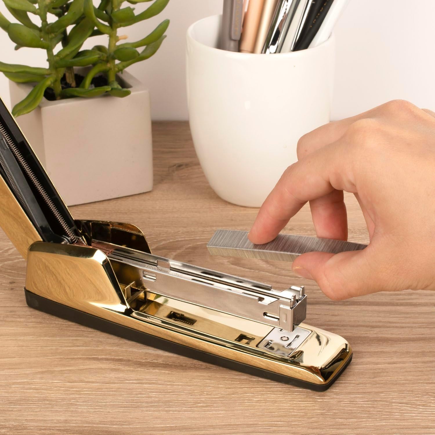 Swingline Stapler, 30 Sheet Capacity, 747 Business Stapler, Jam Free, Metal, Gold Chrome (74721)