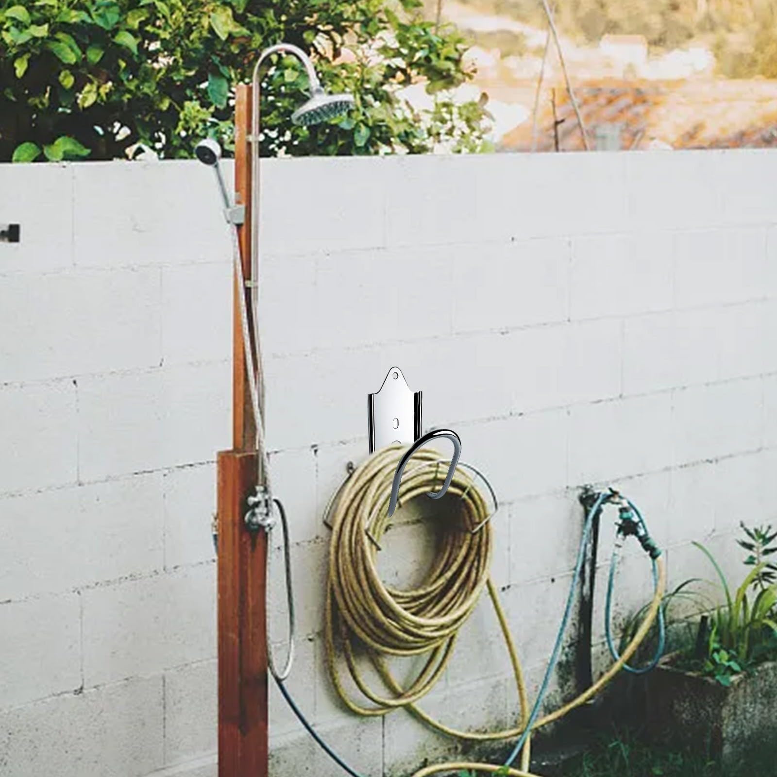 Gancho de manguera de jardín montado en la pared, soporte para manguera con tornillos para almacenamiento en pared, soporta mangueras de hasta 90 pies (8 piezas)