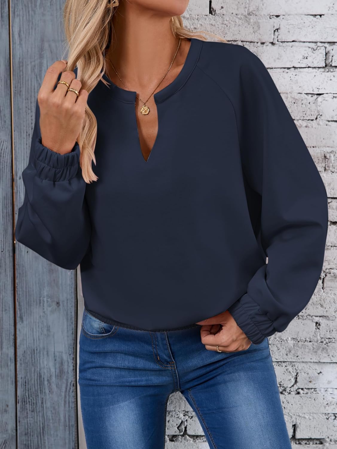 Famulily Women V Neck Sweatshirt Stretch Elastic Cuffs and Hem Long Raglan Sleeve Fall Solid Pullover Tops 5 71ppCM73I5L. AC SL1500 Influencerstyle.co
