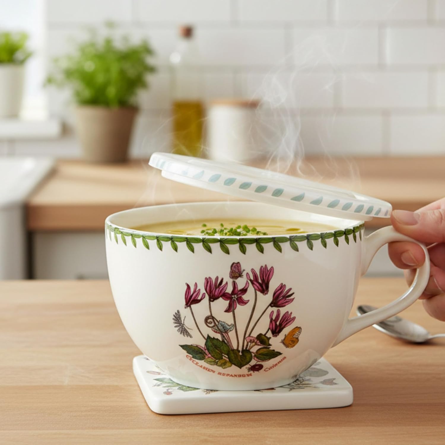 Portmeirion 612648 Botanic Garden Jumbo Cup with Lid, Cyclamen, 20 oz, White