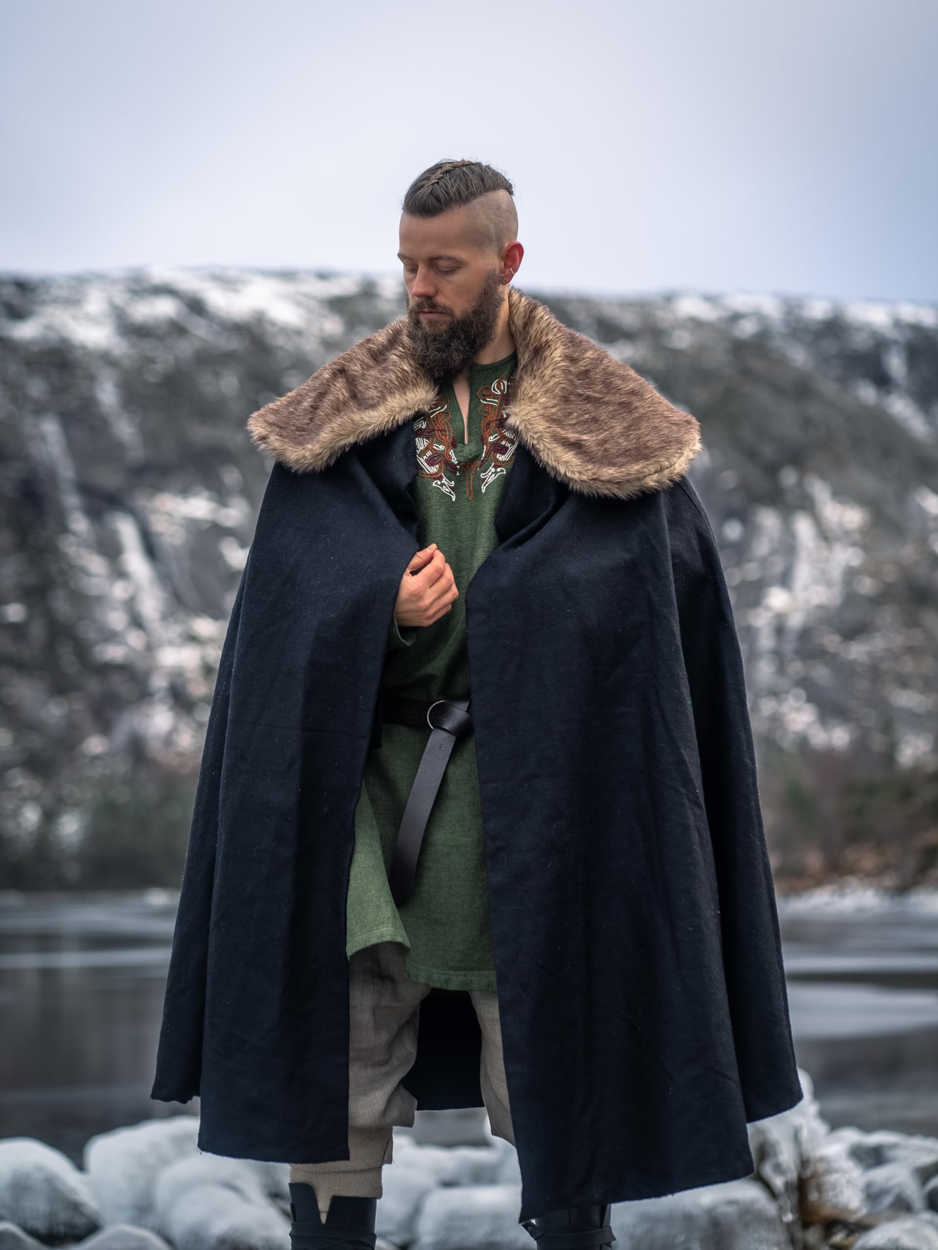 Leonardo Carbone® Unisex Wikinger Umhang Janne mit Kunstfell - Mittelalter Kleidung Damen & Herren, Cape Männer, Hobbit Kostüm, LARP-Kleidung, Wikinger, Cosplay Herren, Halloween, Karneval Schwarz