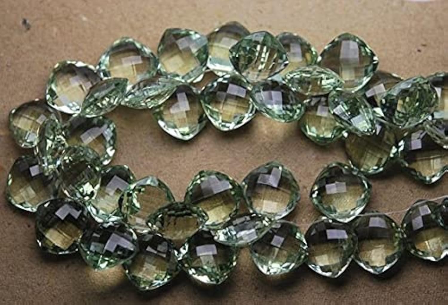 Améthyste verte de qualité supérieure AAA taillée en briolette coussin de 12mm