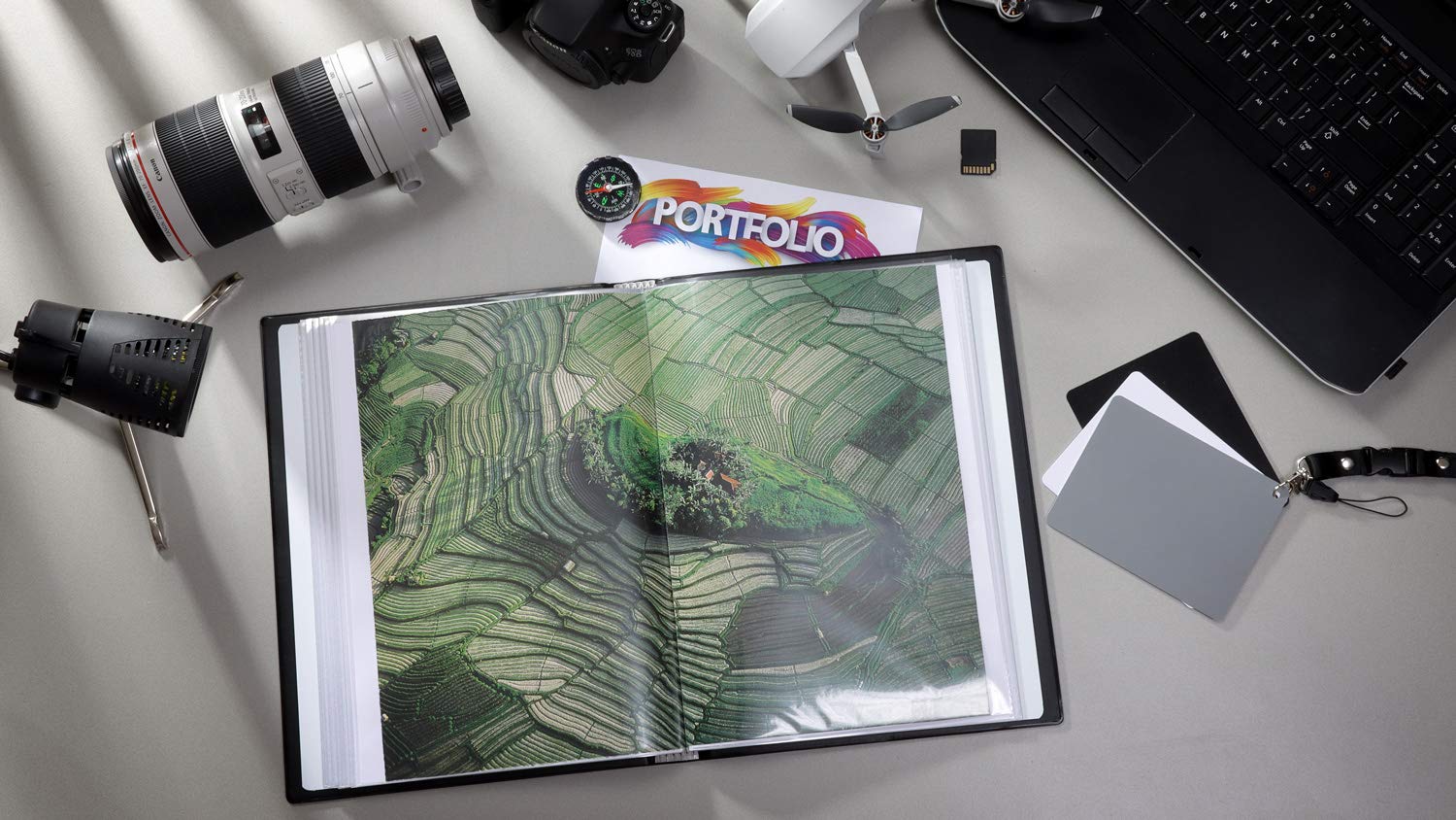 Cartella portapresentazioni originale A4 99464 con 60 buste trasparenti, 120 visualizzazioni. Meccanismo brevettato. Ideale per scuola, ufficio e portfolio. Nera.