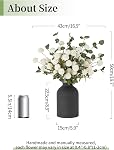 BLOSMON Faux fleurs en vase pour pièces centrales: Vase en métal avec 12 Tiges de fleurs artificielles kiku Eucalyptuses Home Table Decor - White Faux Pom Poms Arrangements floraux pour le salon