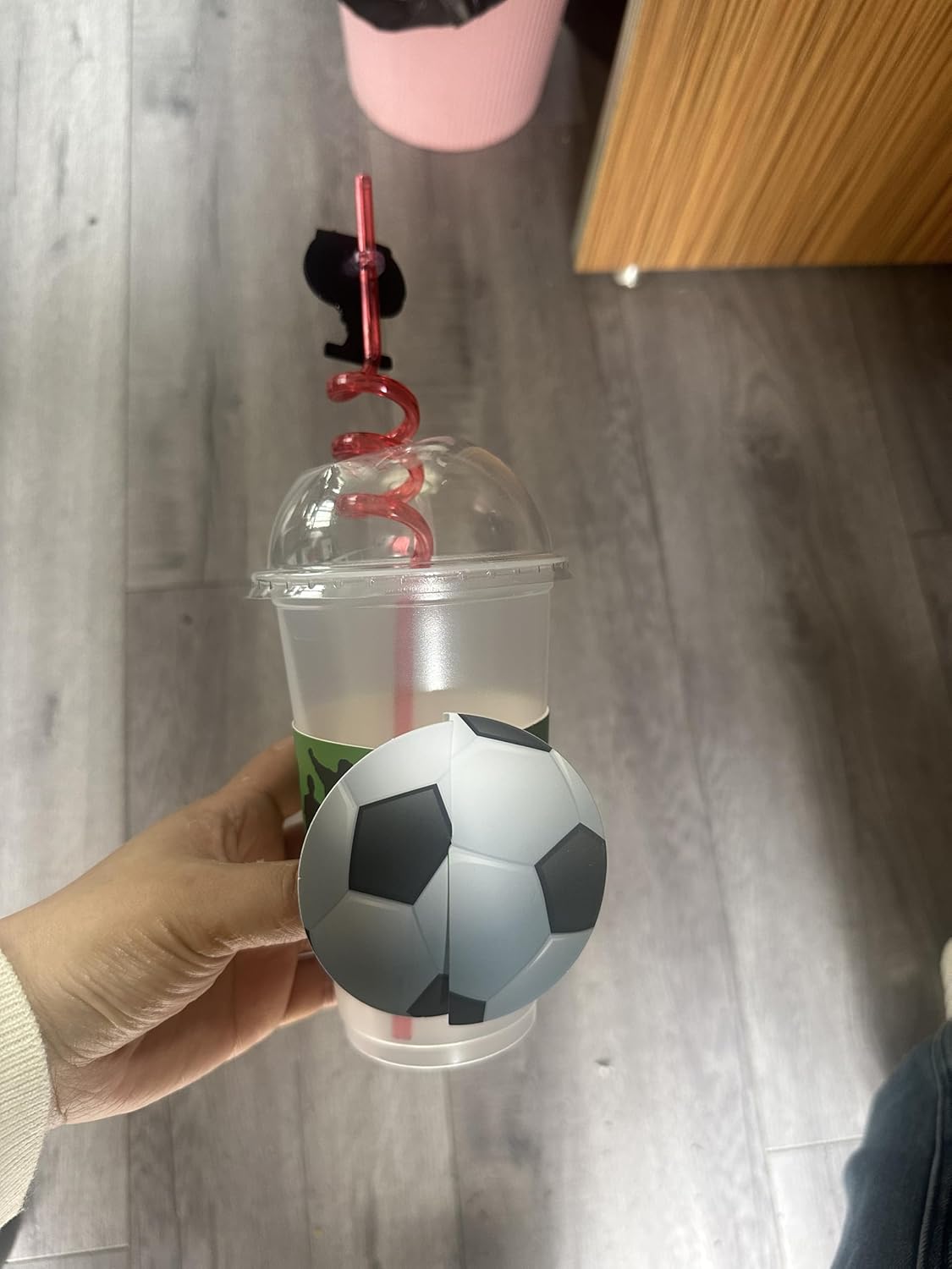 Plastic Cups Sport Party Decor 16oz Disposable Drinking Cups with Lids Straws Sticker for Birthday Party Sports Favors Sports Events Game Day Supplies (Soccer Kits)
