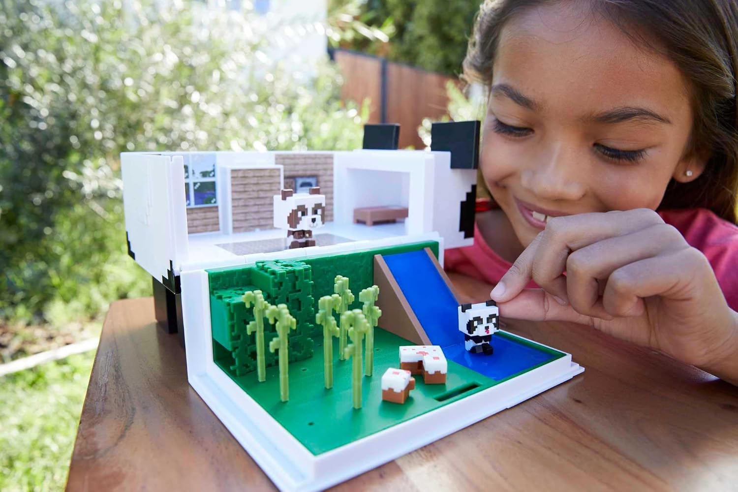 Mattel Minecraft Mob Head Minis Toys, Panda Playhouse Playset with 2 Panda Action Figures, Removable Bamboo Shoots & Cake Slice Accessories