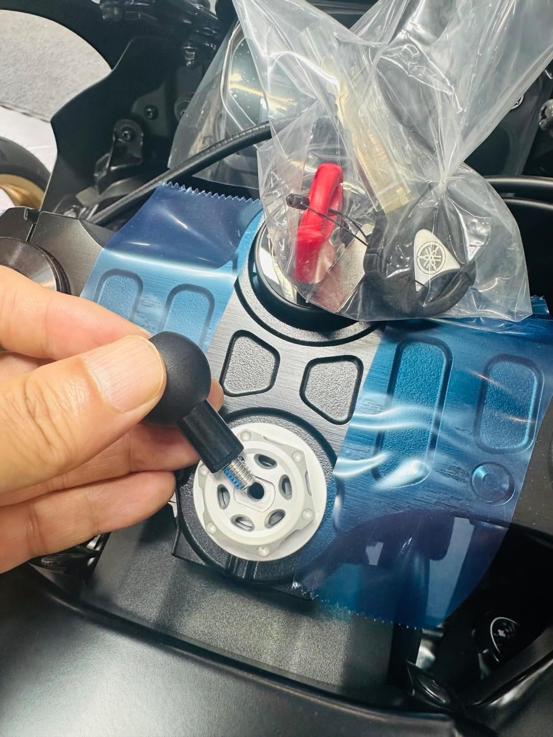 motomount R7BH for Yamaha YZF R72021-2025/Suzuki GSX R8/GSX R125 Steering Stem Nut with 1inch Ball Head (M22x1.00mm) for Ram Mount Double Socket with Phone Mount