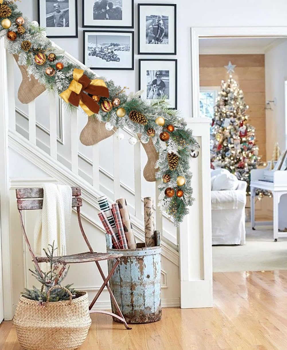Briful Guirlande de Noël de 1,8 m avec ruban de velours, guirlande d'hiver artificielle avec pommes de pin naturelles, grappes de baies, boules de Noël en bronze pour décorations de Noël de
