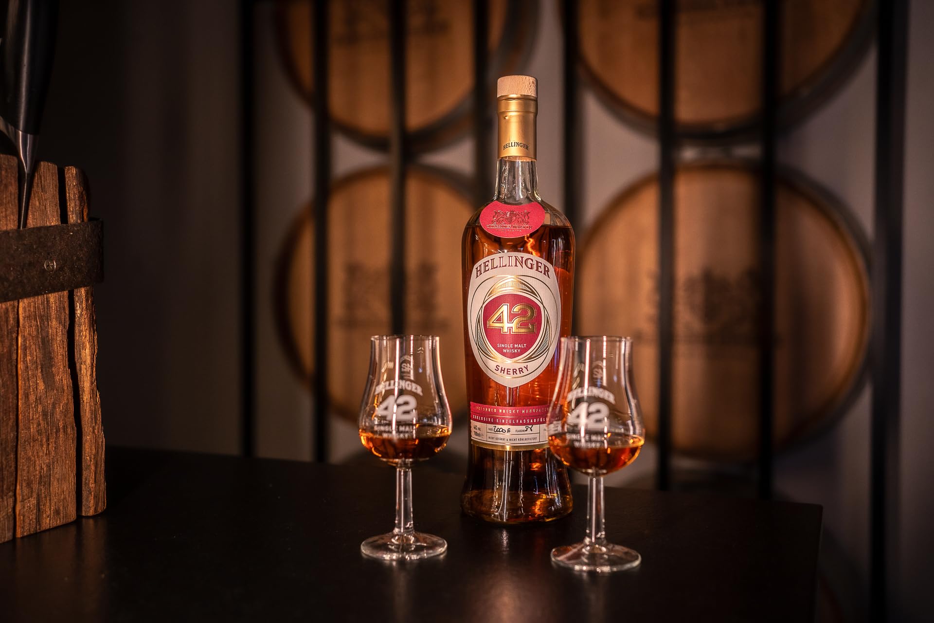 HELLINGER 42 Sherry - Sächsischer Single Malt Whisky - 46% Vol. Alkohol 700ml - Mit Noten von Vanille, Mandarine, Kaffee & Ingwer – Dresdner Whisky Manufaktur – Reifung im Bourbonfass & im Sherryfass