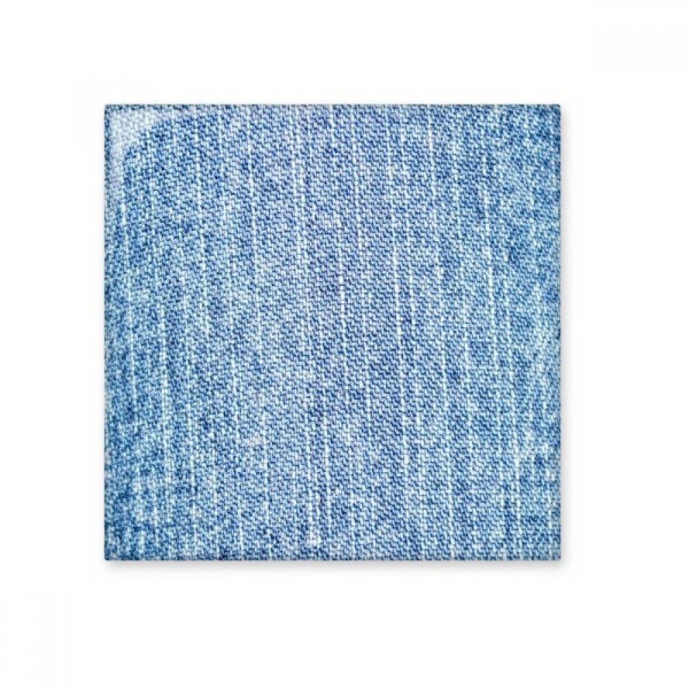 Carreau de céramique pour rénover une crédence de cuisine fatiguée avec un effet denim jean L