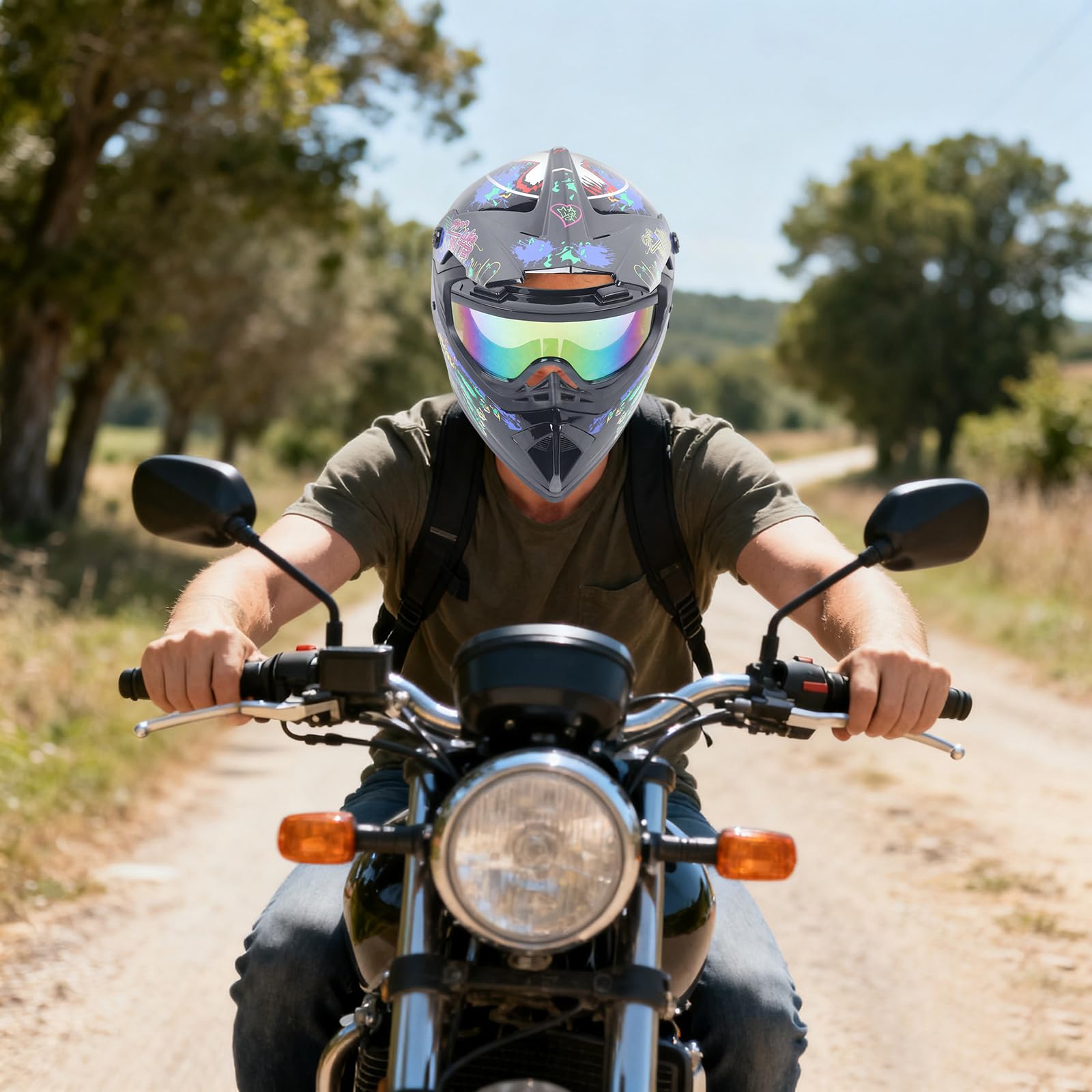 Kask motocrossowy z rękawicami i okularami