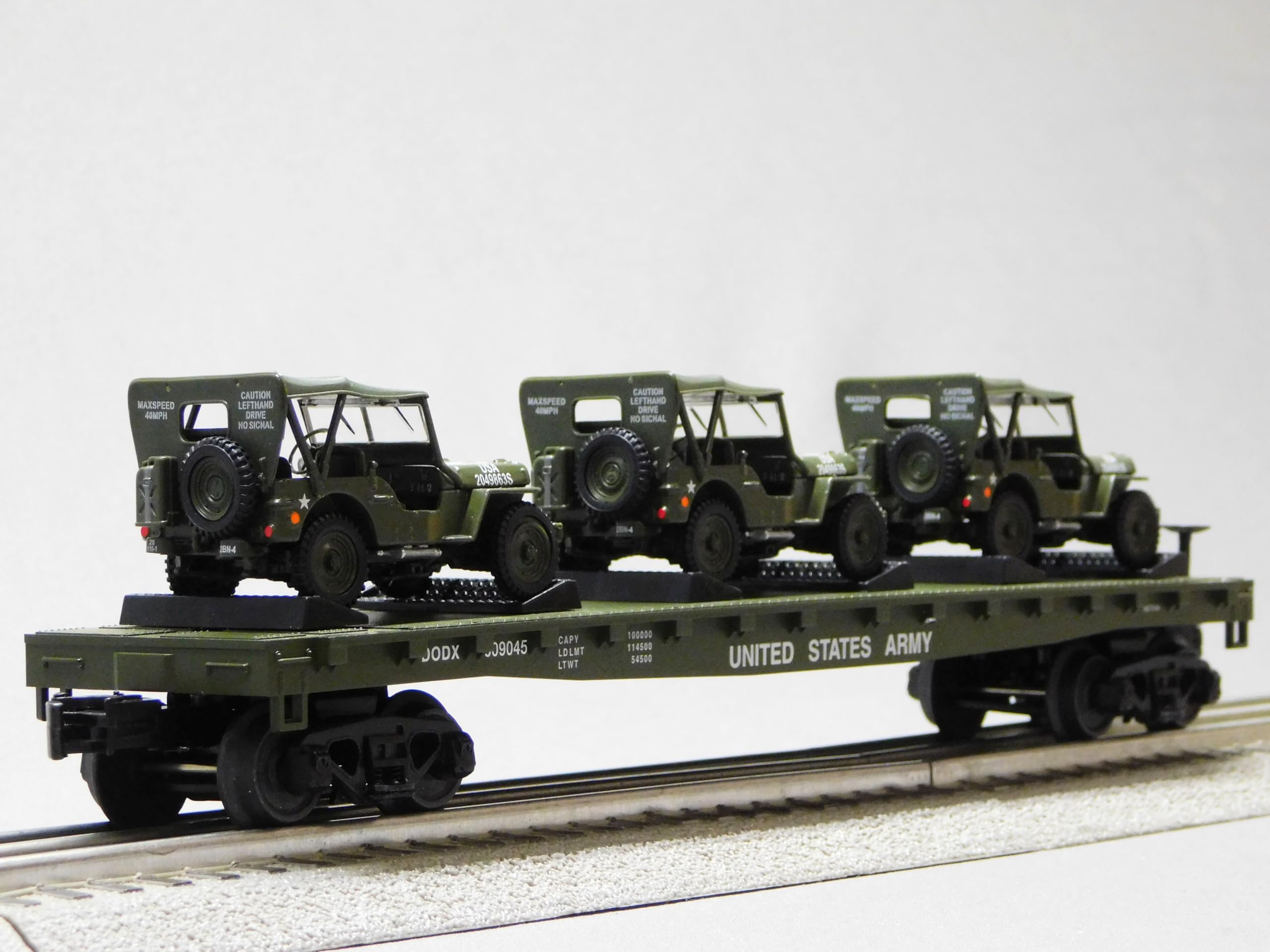 MTH RAILKING United States Army Flat CAR W/Willy's Transport Jeeps Gauge (70123B-609045)