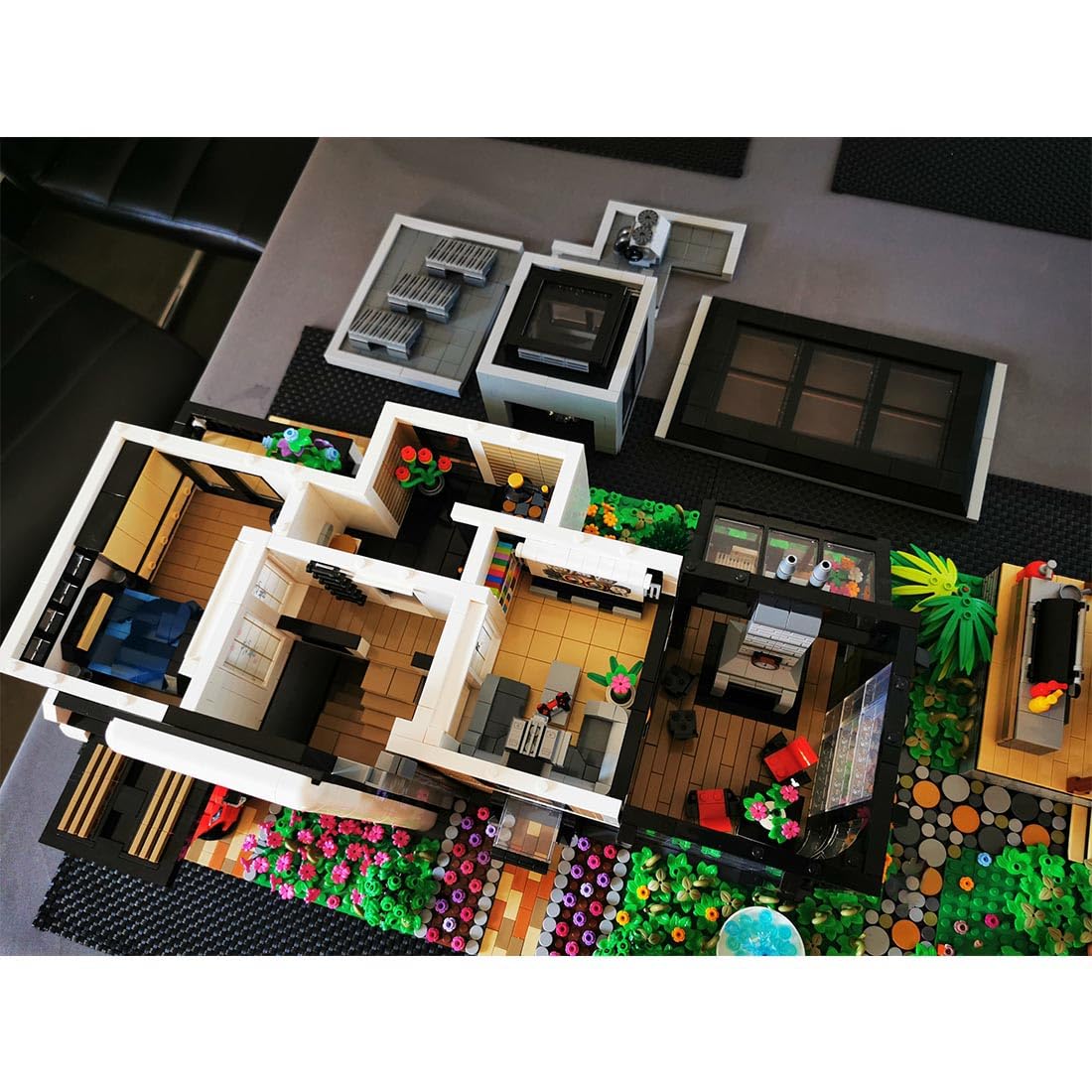 MOC-151755 Architektur Moderne Glasvilla Bausteine Set, Gebäude Haus Modular Buildings Klemmbausteine mit Garten, Home und Büro-Deko & Sammlerstück Geschenk für Erwachsene - 4759 Teile