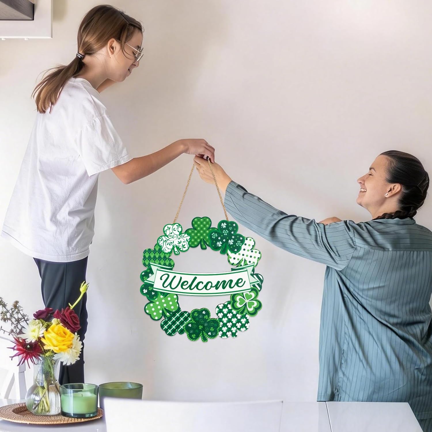 St Patrick's Day Wreath Wooden Shamrock Wreath Front Door Hanger Decor Spring Welcome Decorations for Home St Patricks Day Door Decoration for Front Door Irish Welcome Hanging Sign for Indoor Outdoor