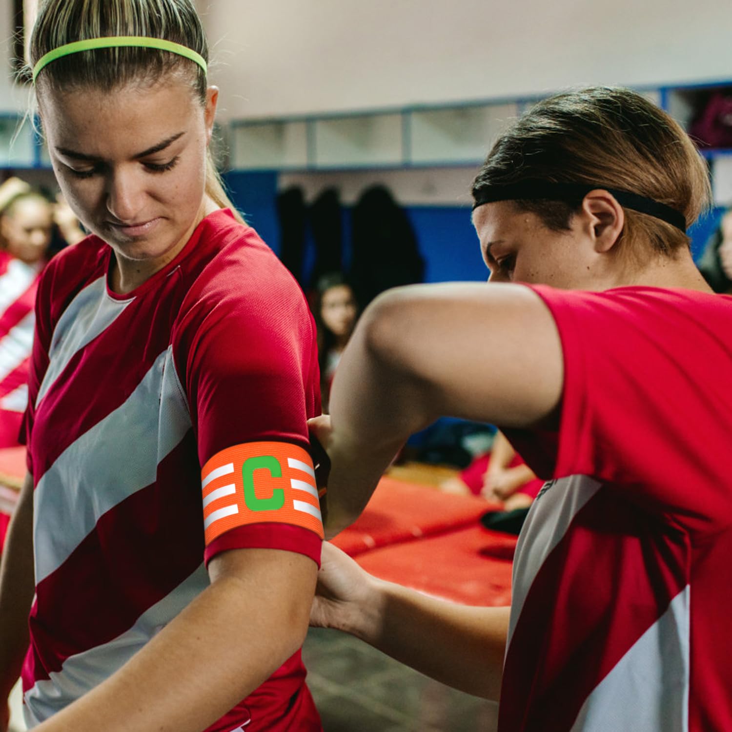 Brazalete deportivo de capitán C para entrenamiento en equipo, unisex, elástico, ajustable, para jugadores de fútbol al aire libre, para jóvenes y adultos (naranja)