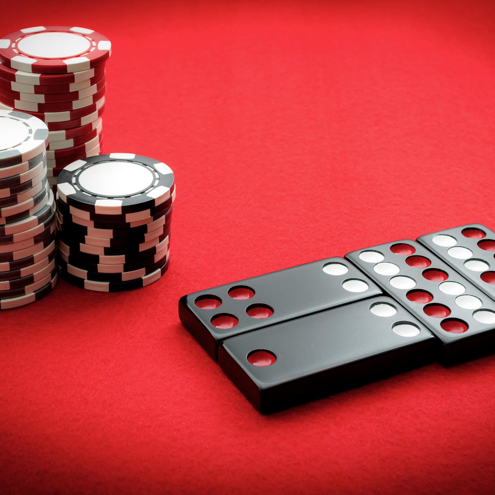ERINGOGO Traditionelles Chinesisches Pai Gow Spielset Paigow Spielsteine aus Robustem Material Gravierte Kacheln mit Glatter Oberfläche Handliches Brettspiel für Party Camping und Reisen
