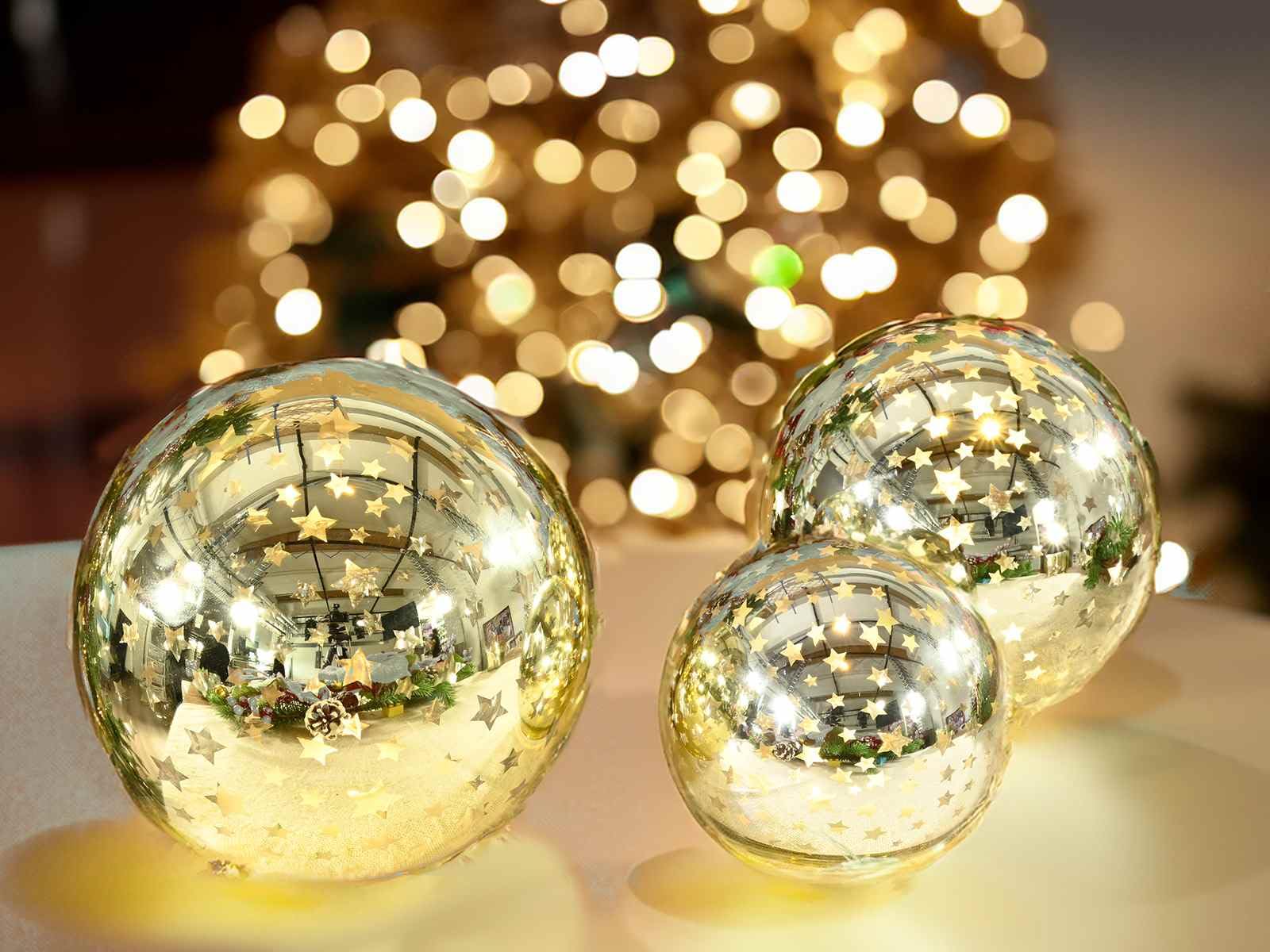 Gruppo Maruccia - Set 3 Lampade da Tavolo Sferiche Dorate con Stelle - Luce Bianca Calda - Complete di Timer - Idea Regalo
