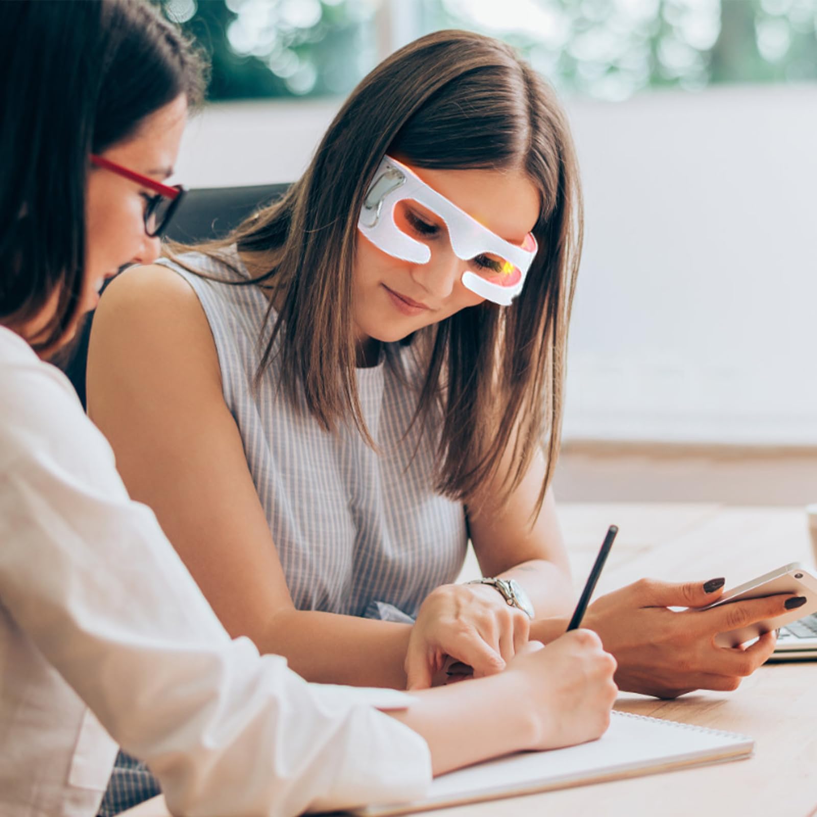 Augenmassagegerät,CEIEVER Mikrostrombrille mit 3 Massagemodi Elektrisches Augenmassagegerät Rotlicht Anti-Falten-Massagegerät für trockene Augen Schlaf