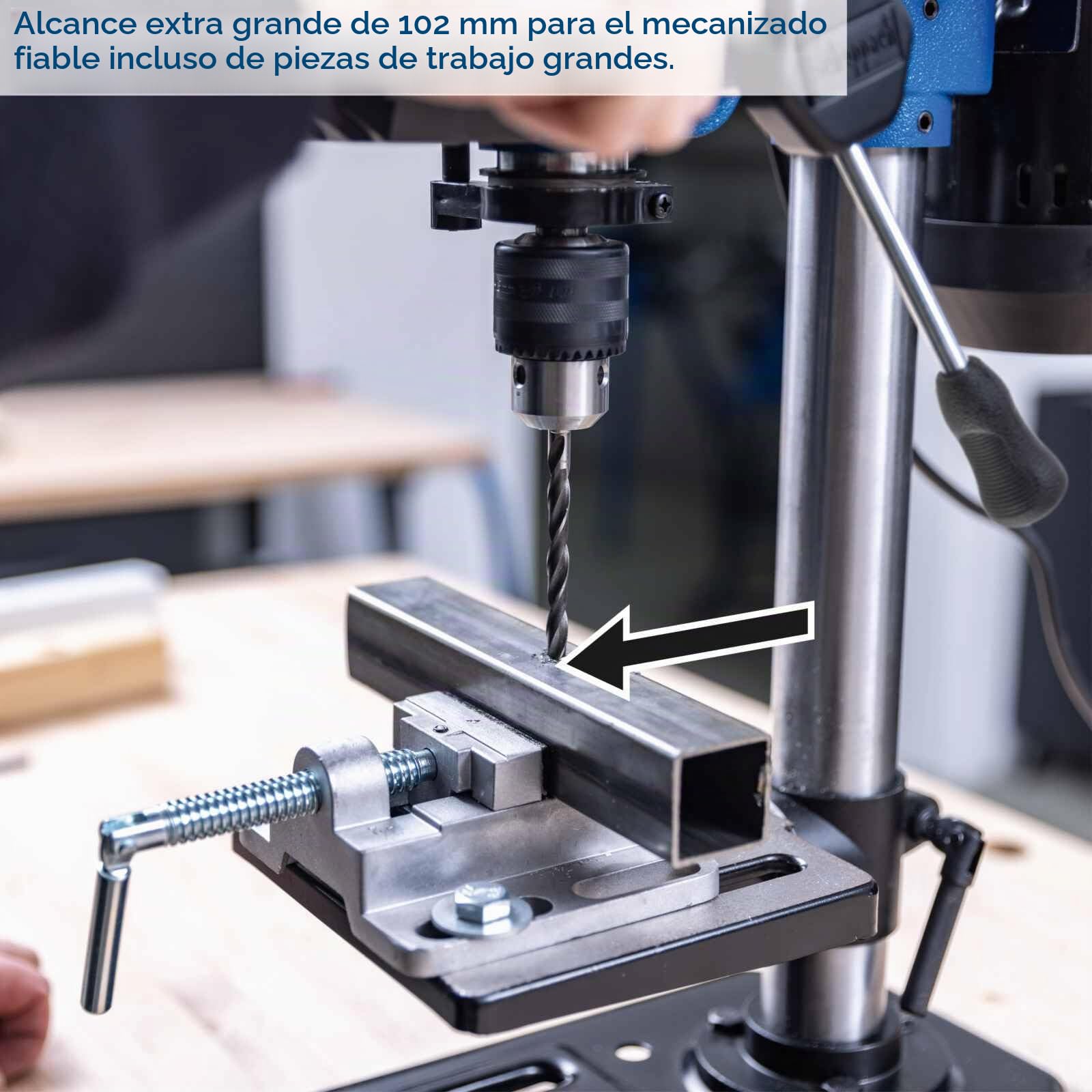 Scheppach - Taladro de columna detallado TBM200-400 W, 550-2600 rpm, mesa 164 x 162 mm, reclinable, mandril 1,5-13 mm, profundidad de perforación 50 mm