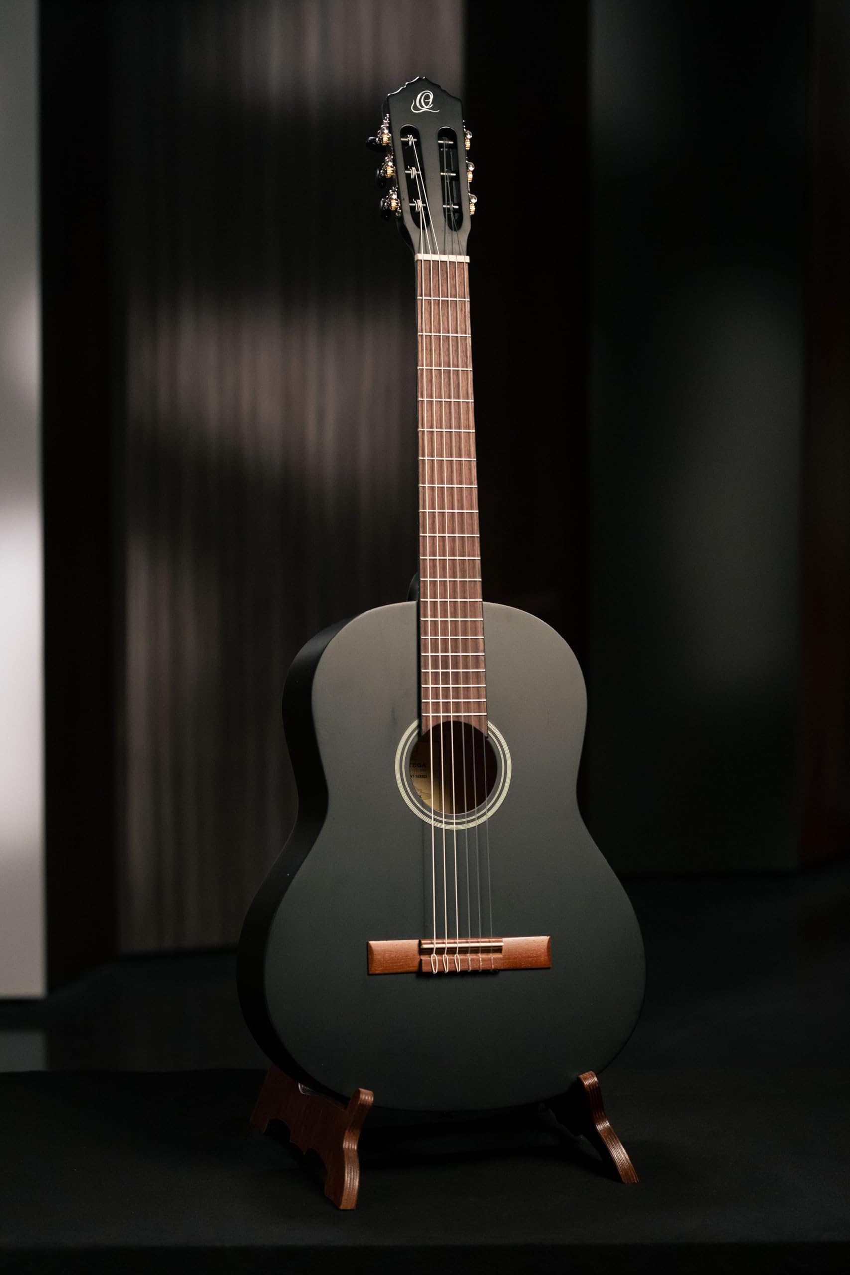 Ortega Guitars 4/4 Konzert Gitarre – Student Series – Fichte, Katalpa, Schwarz (RST5MBK)