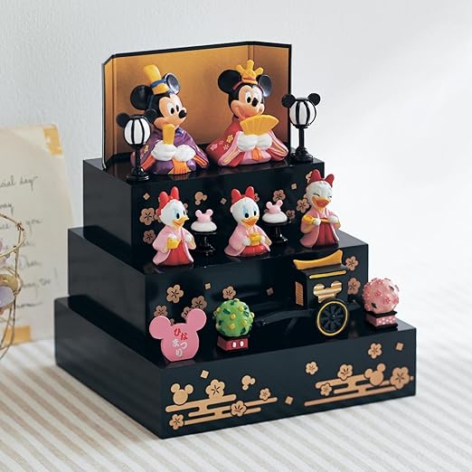 Amazon Co Jp ベルメゾン ディズニー 段飾り 雛人形 おひなさま 3段飾り ブラック 雛壇 おもちゃ
