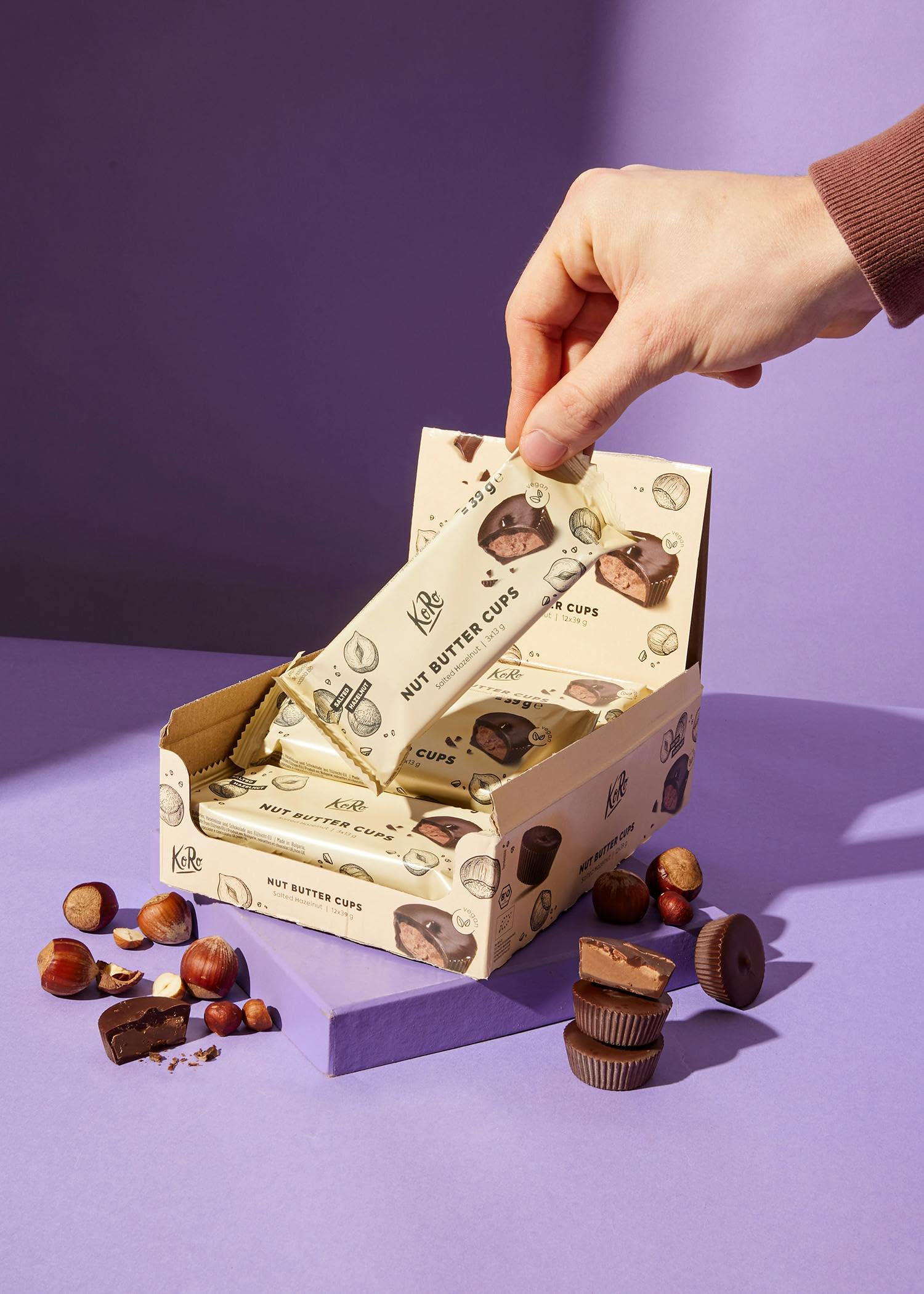 KoRo - Nut Butter Cups noisettes bio salées 12 x 3x13g - Chocolat croquant - Crème de noisettes grillées - Vegan
