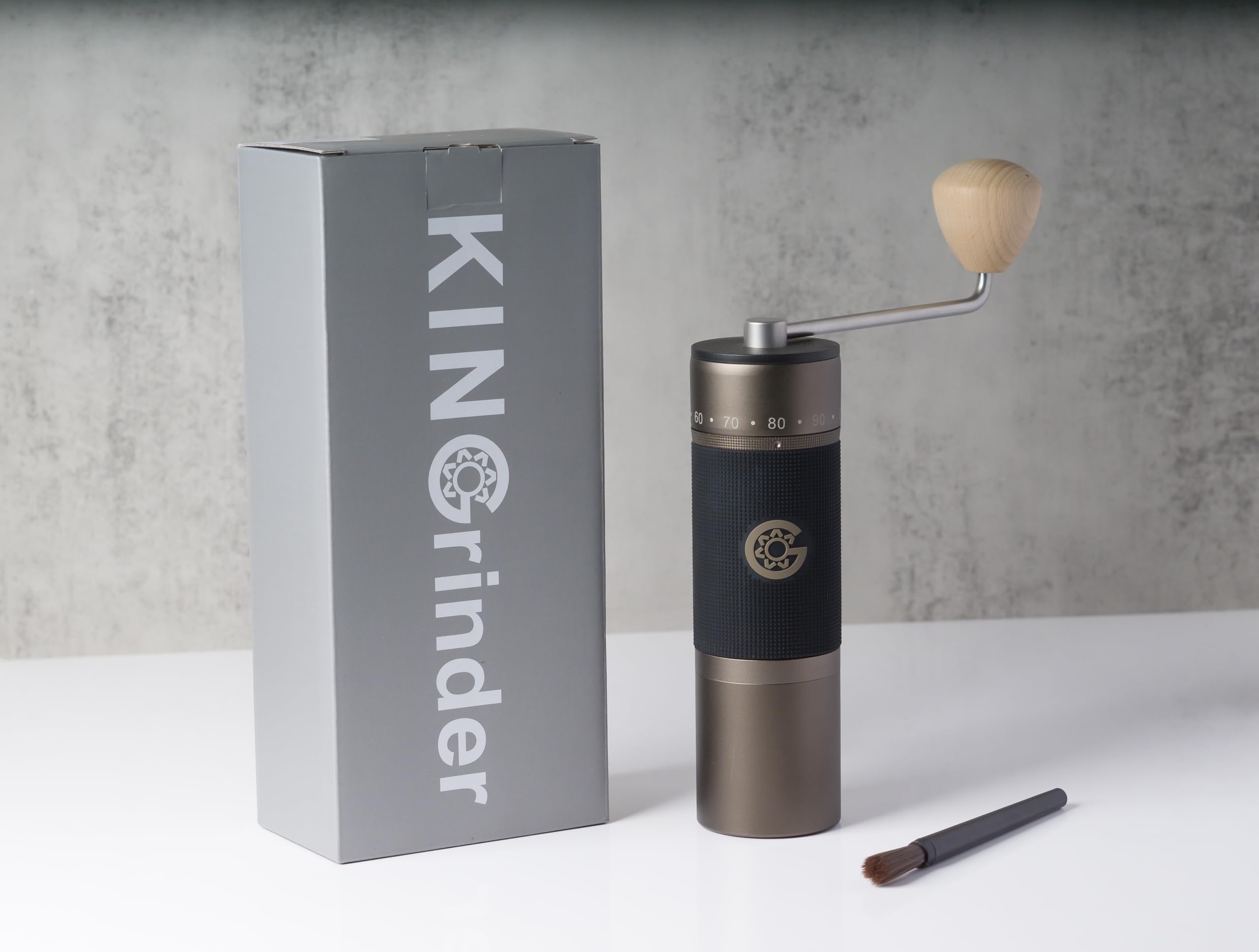 KINGrinder K7 Hand-Kaffeemühle, gerader Griff, magnetischer & Clip-Pulverbehälter, professionelles 7-Kanten Edelstahl-Konusmahlwerk, 30–35 g Fassungsvermögen